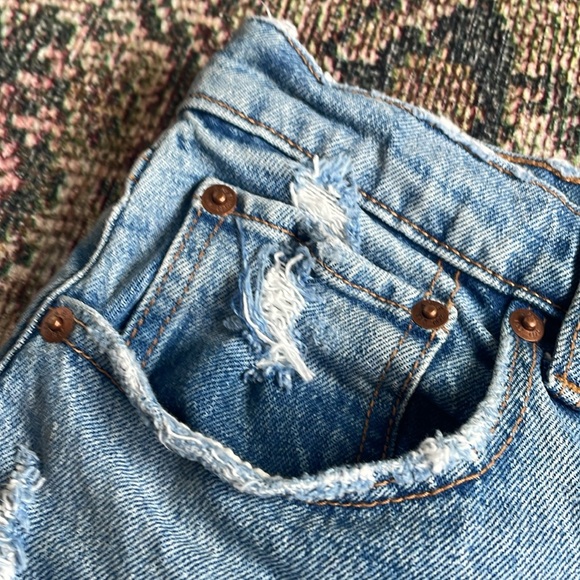 Abercrombie High Rise Mom Short | Medium Destory - Picture 3 of 10